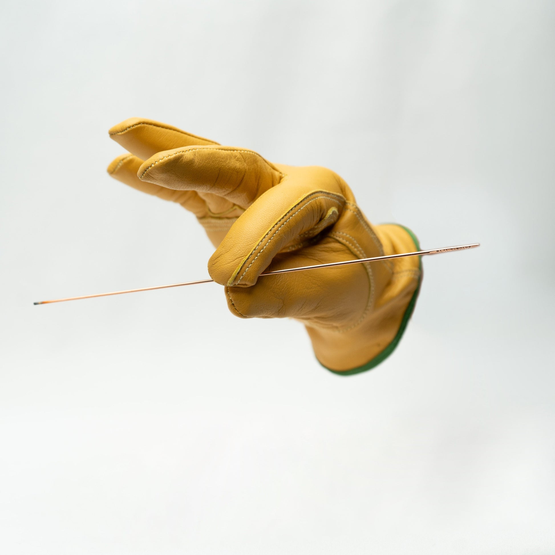 2ND SKIN Goatskin Drivers Gloves kevlar_hold rod 001