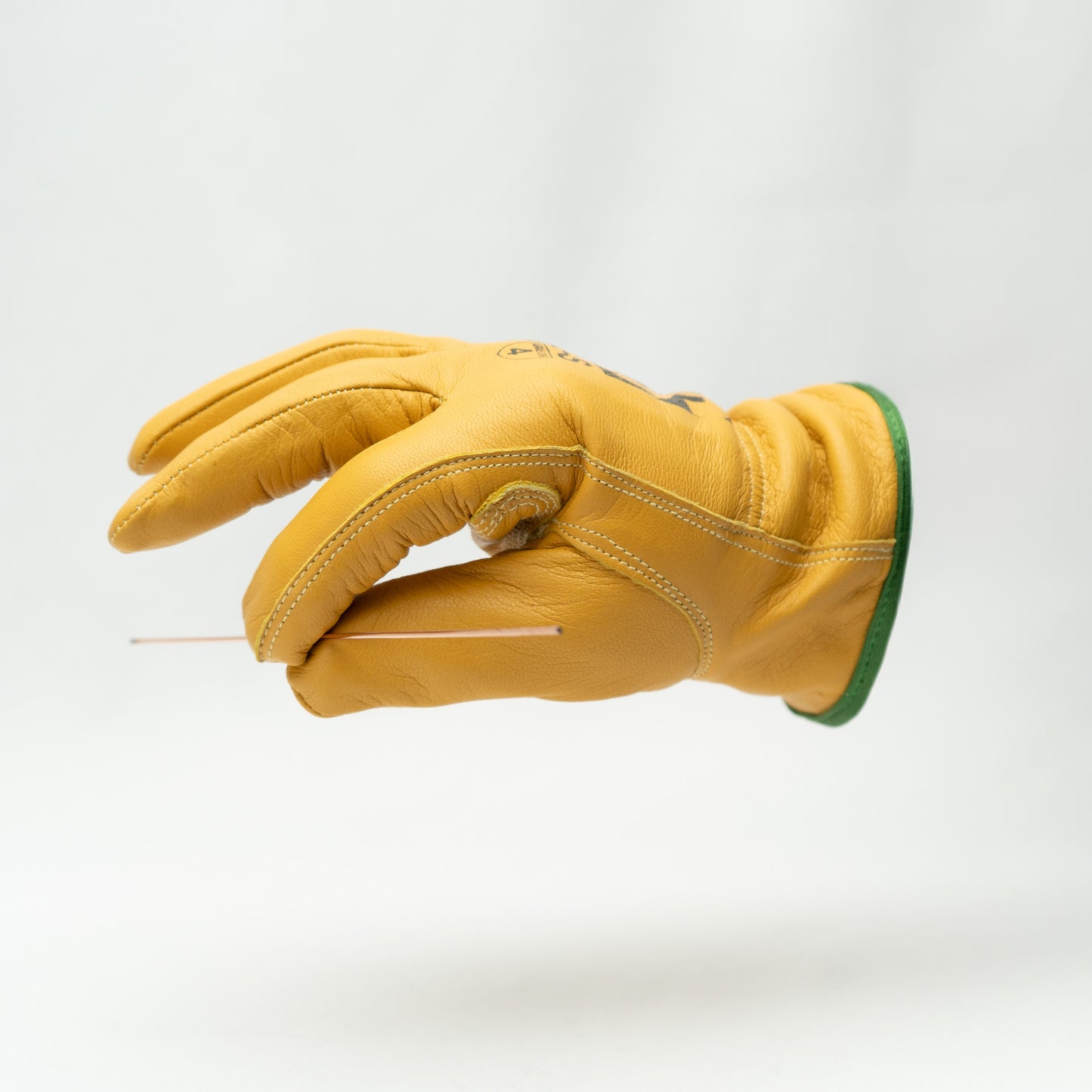 2ND_SKIN_Goatskin_Drivers_Gloves_kevlar_hold_rod