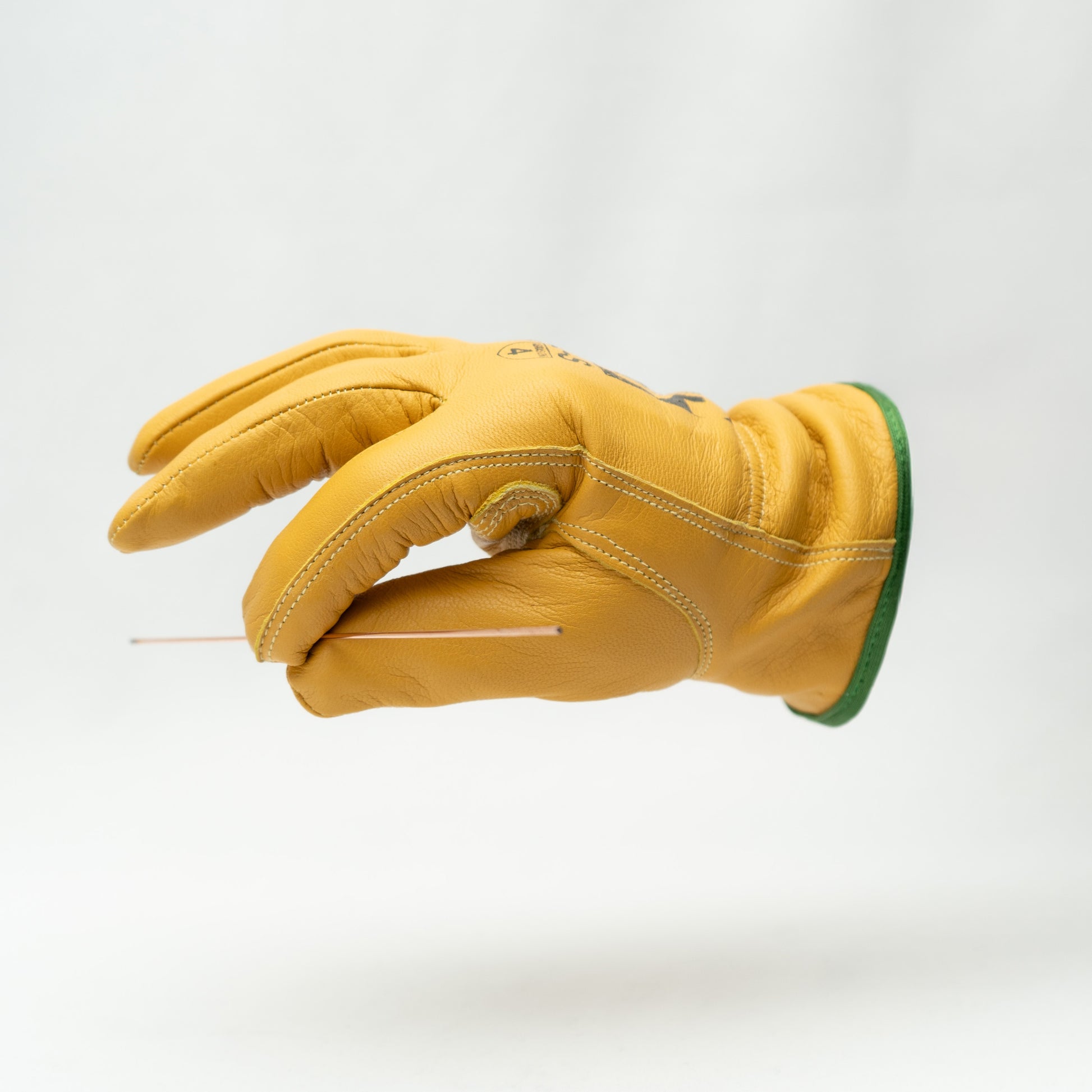 2ND_SKIN_Goatskin_Drivers_Gloves_kevlar_hold_rod
