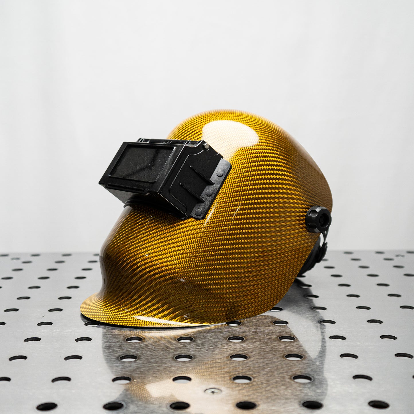 CMR_Fabrications_Carbon_fiber_Pipeliners_Sugar_scoop_welding_helmet_gold_R34view