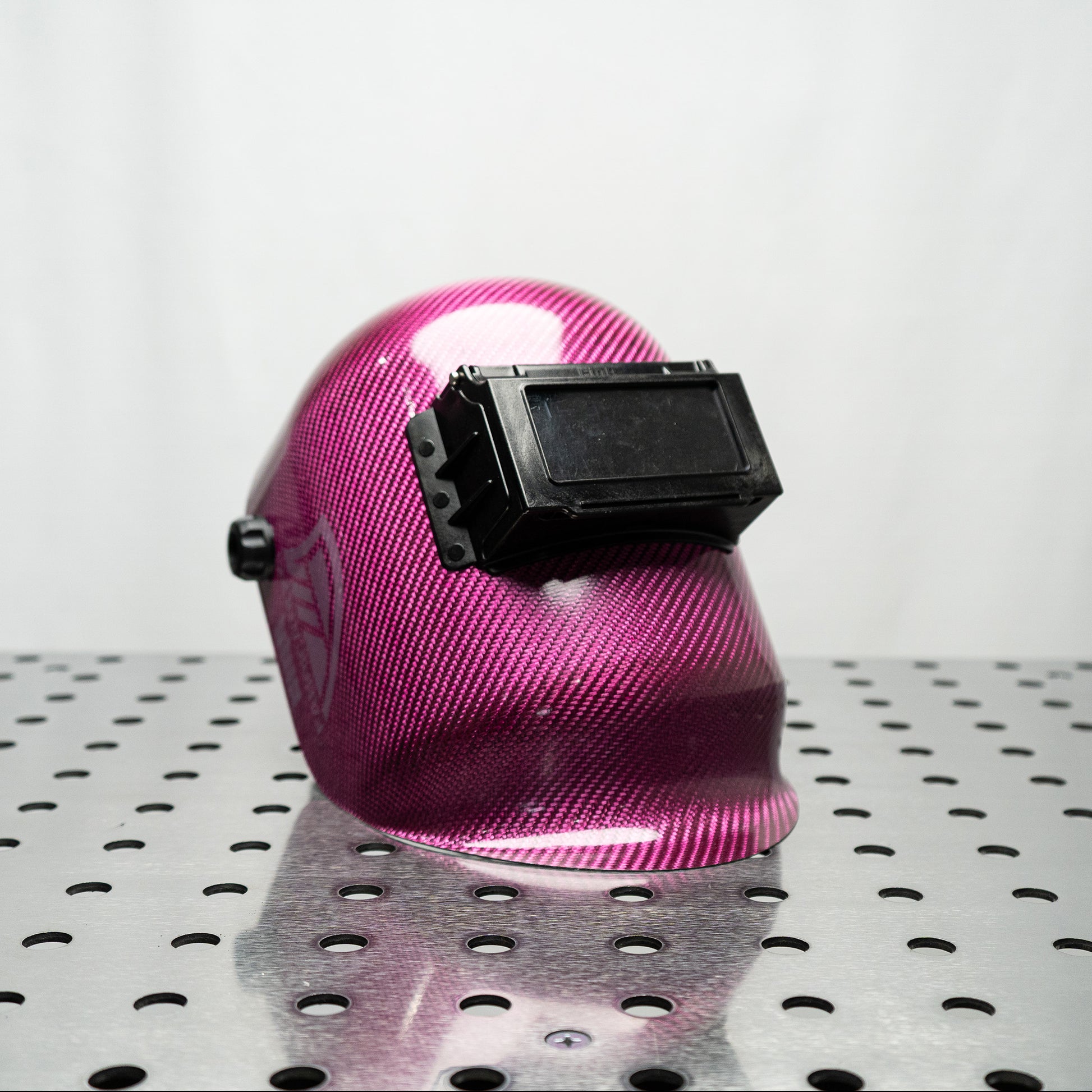 CMR_Fabrications_Carbon_fiber_Pipeliners_Sugar_scoop_welding_helmet_pink_34view